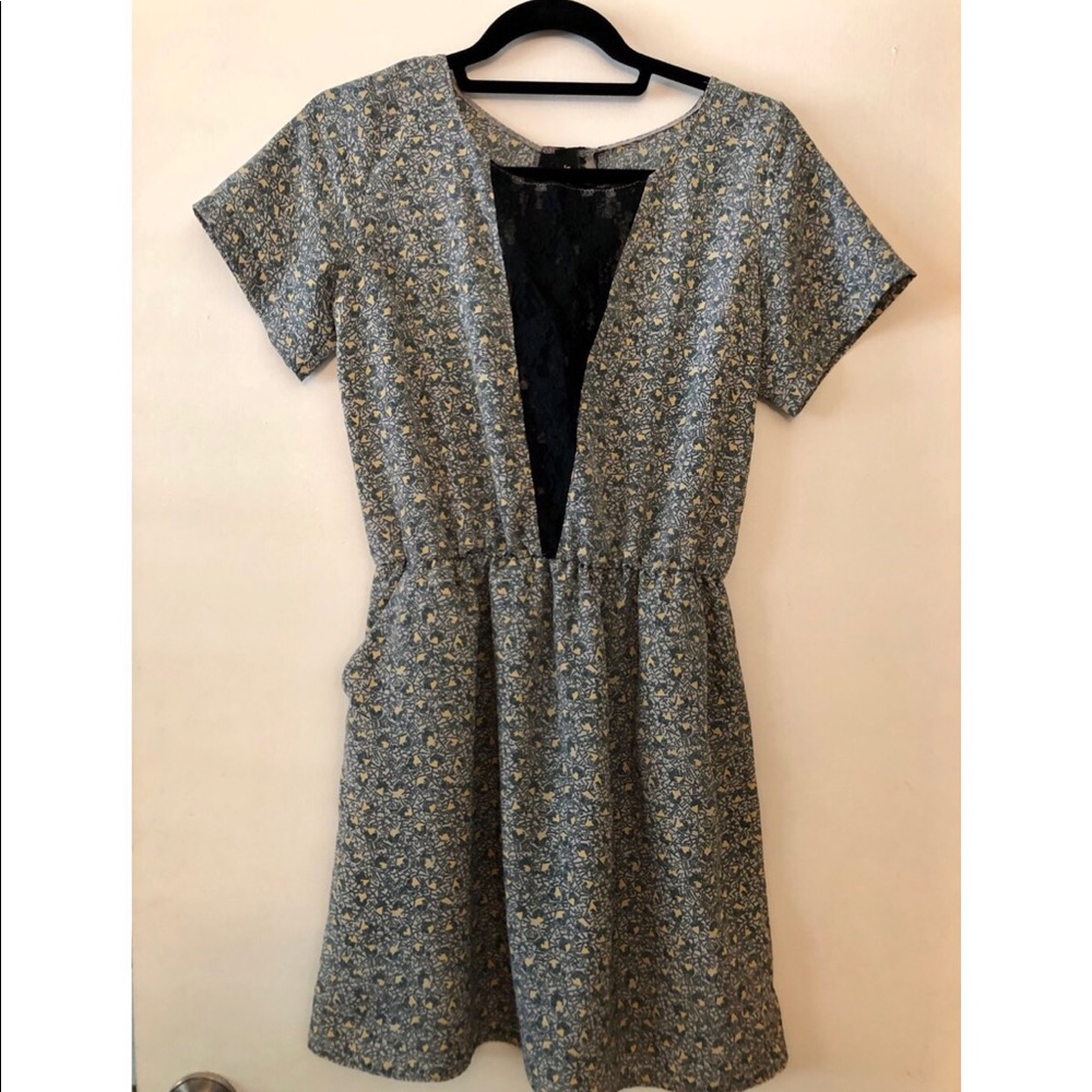 Short sleeve dress with pockets!